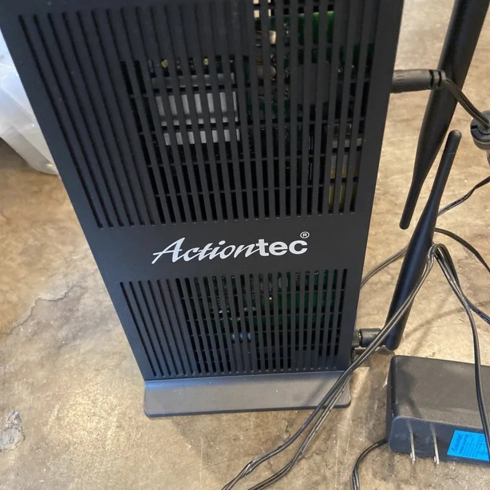 Actiontec Dual Band Router - Picture 2 of 4